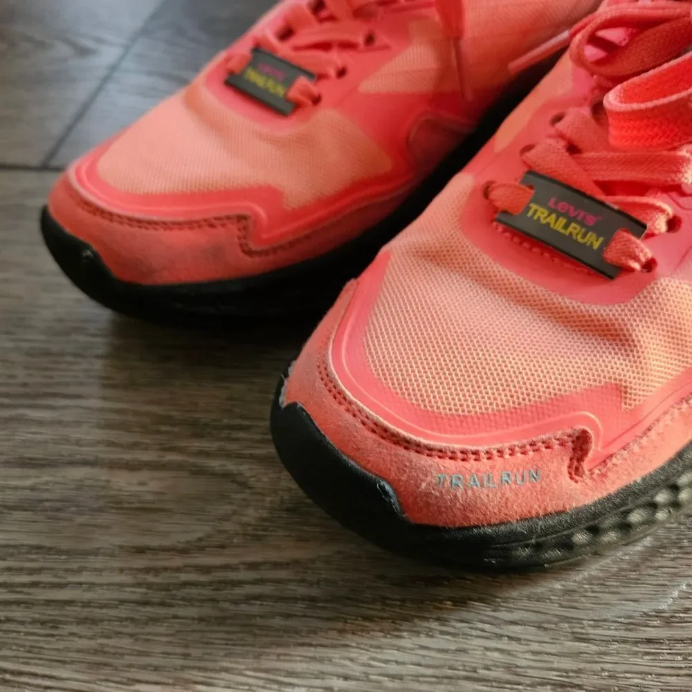 Levi's Coral Sneakers